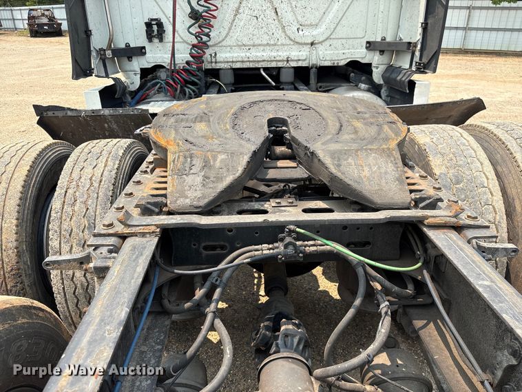 image for item YA4016 2020 Freightliner Cascadia semi truck