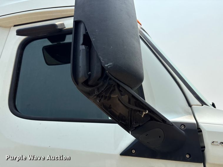 image for item YA4016 2020 Freightliner Cascadia semi truck
