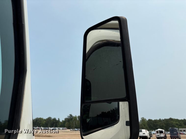 image for item YA4016 2020 Freightliner Cascadia semi truck
