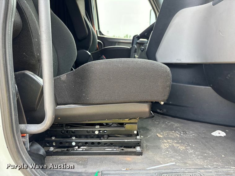 image for item YA4016 2020 Freightliner Cascadia semi truck