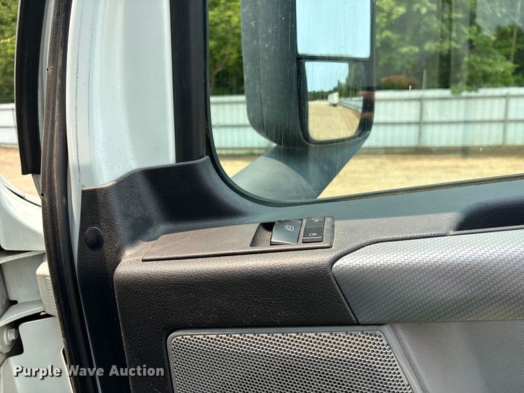 image for item YA4016 2020 Freightliner Cascadia semi truck