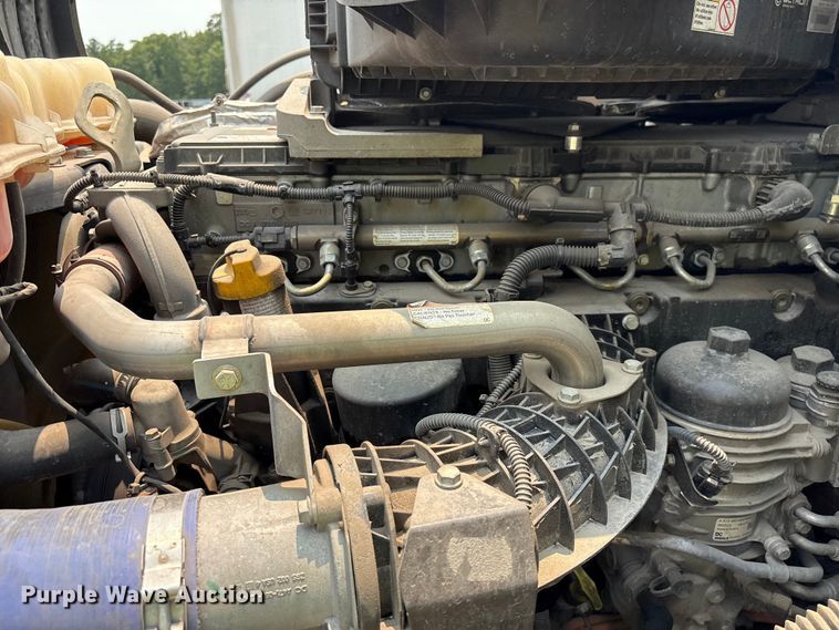 image for item YA4016 2020 Freightliner Cascadia semi truck