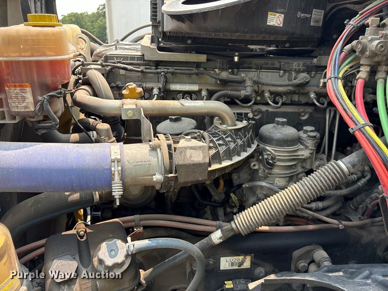 image for item YA4016 2020 Freightliner Cascadia semi truck