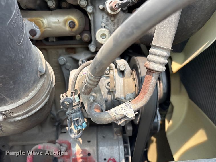image for item YA4016 2020 Freightliner Cascadia semi truck