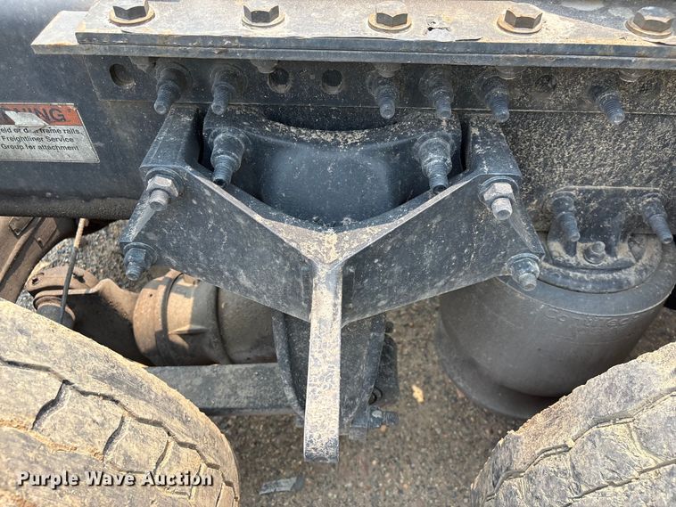 image for item YA4016 2020 Freightliner Cascadia semi truck