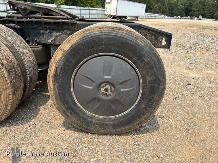 image for item YA4016 2020 Freightliner Cascadia semi truck