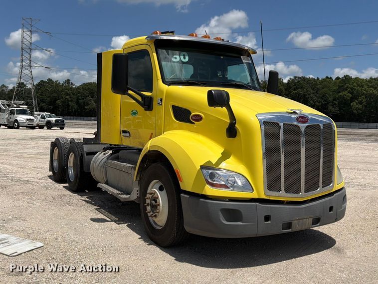 image for item YA4054 2017 Peterbilt 579 semi truck