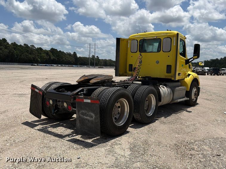 image for item YA4054 2017 Peterbilt 579 semi truck