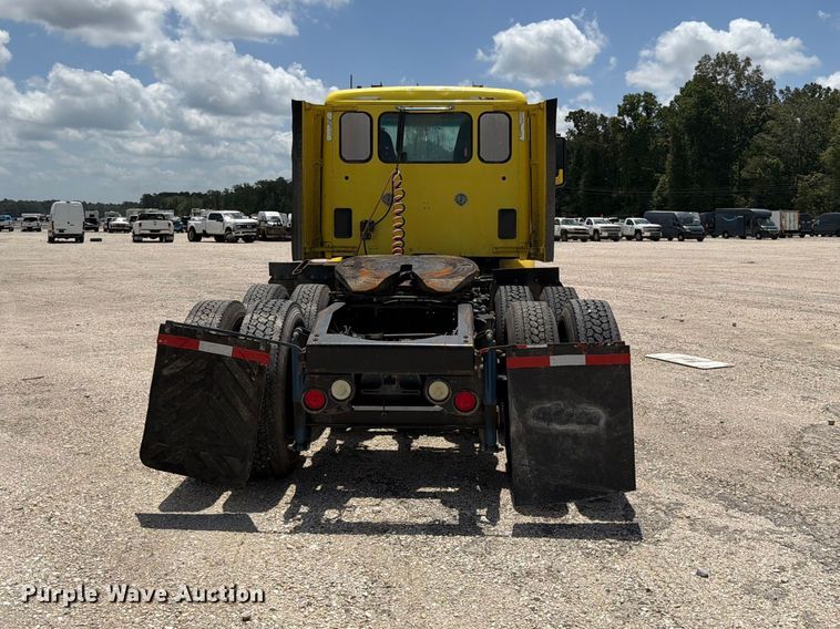image for item YA4054 2017 Peterbilt 579 semi truck