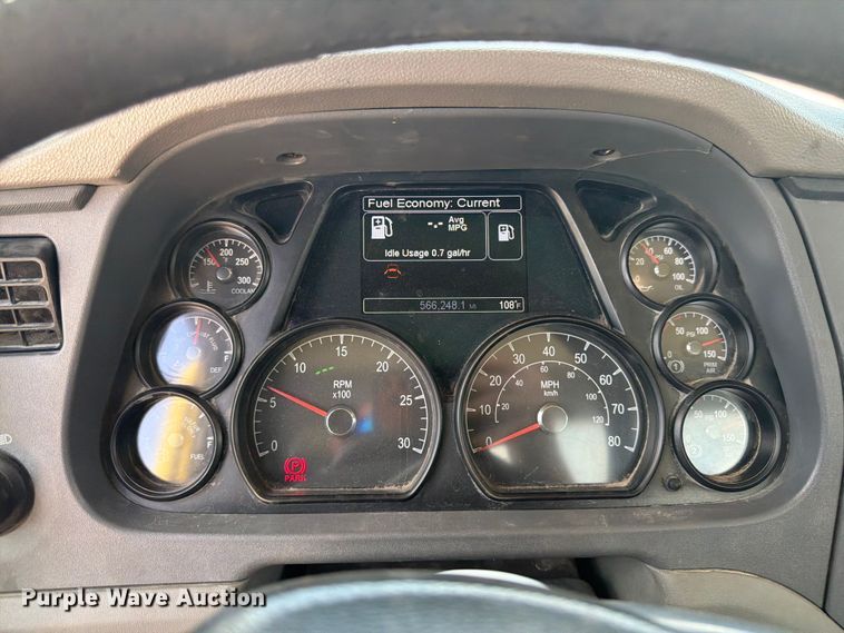 image for item YA4054 2017 Peterbilt 579 semi truck