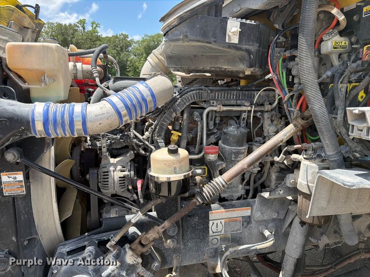 image for item YA4054 2017 Peterbilt 579 semi truck