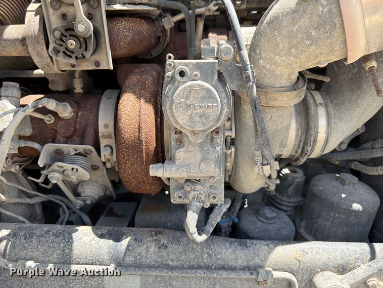 image for item YA4054 2017 Peterbilt 579 semi truck
