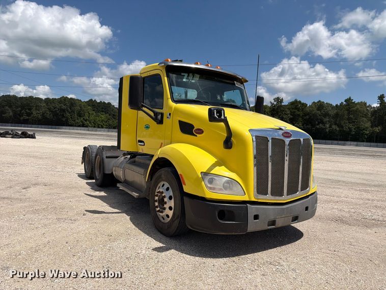 image for item YA4055 2017 Peterbilt 579 semi truck