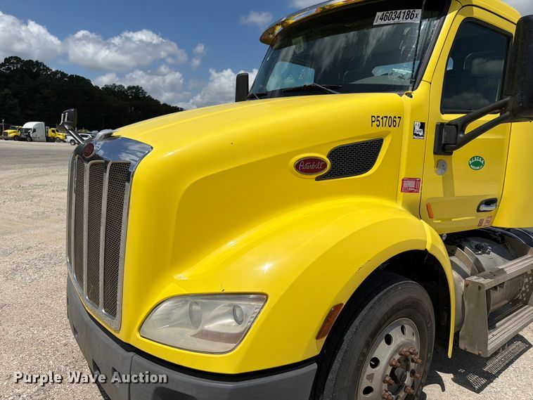 image for item YA4055 2017 Peterbilt 579 semi truck