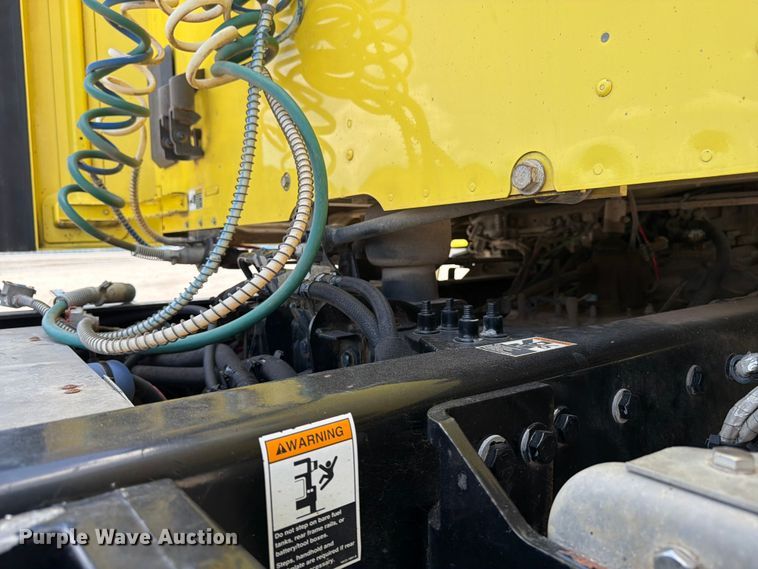 image for item YA4055 2017 Peterbilt 579 semi truck
