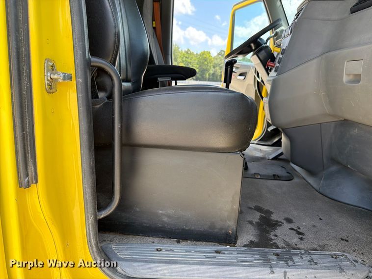 image for item YA4055 2017 Peterbilt 579 semi truck