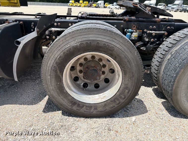 image for item YA4055 2017 Peterbilt 579 semi truck