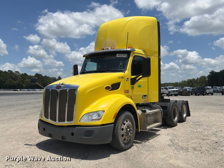 2017 Peterbilt 579 semi truck