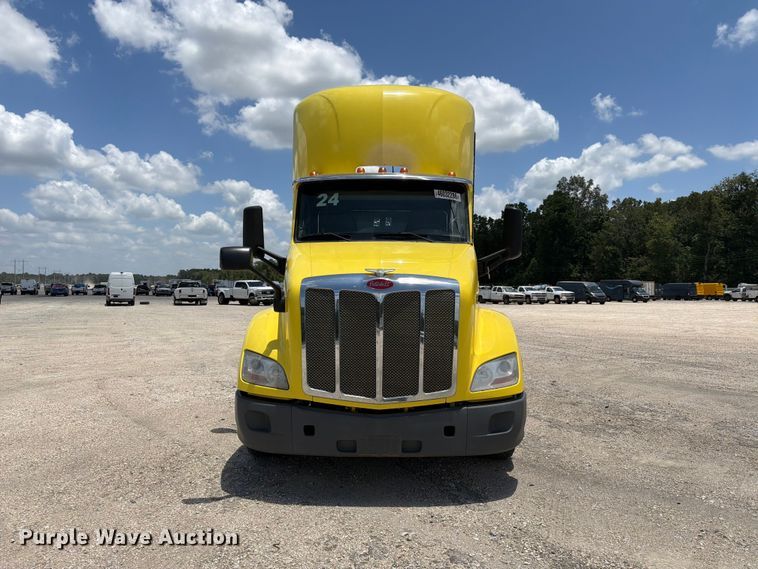 image for item YA4056 2017 Peterbilt 579 semi truck