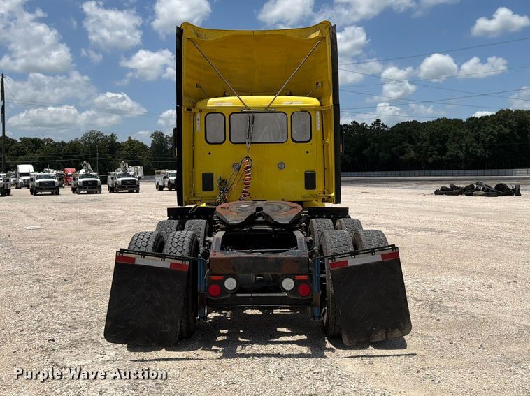 image for item YA4056 2017 Peterbilt 579 semi truck