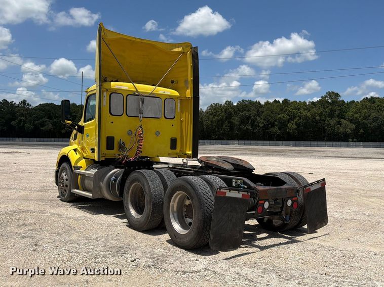 image for item YA4056 2017 Peterbilt 579 semi truck