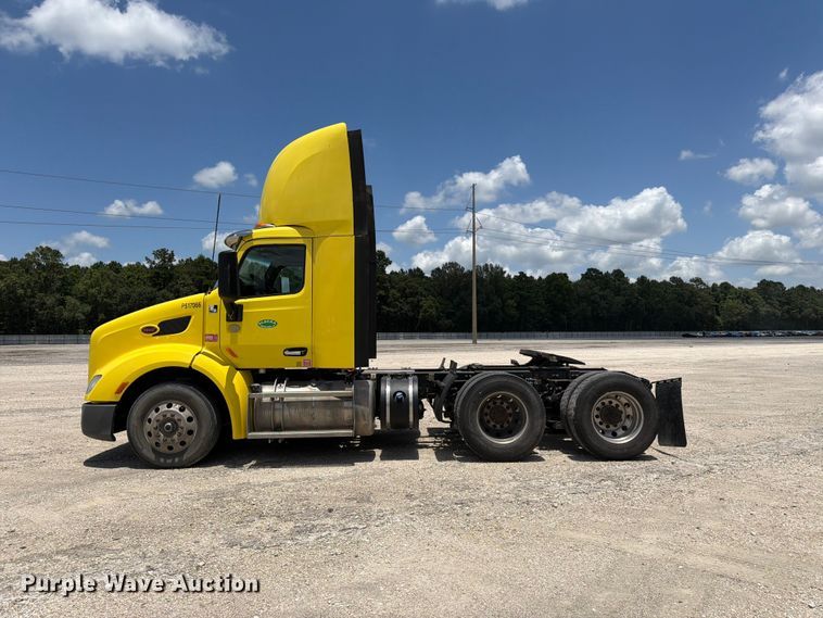 image for item YA4056 2017 Peterbilt 579 semi truck