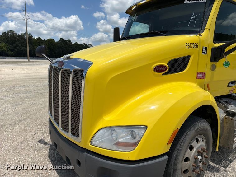 image for item YA4056 2017 Peterbilt 579 semi truck