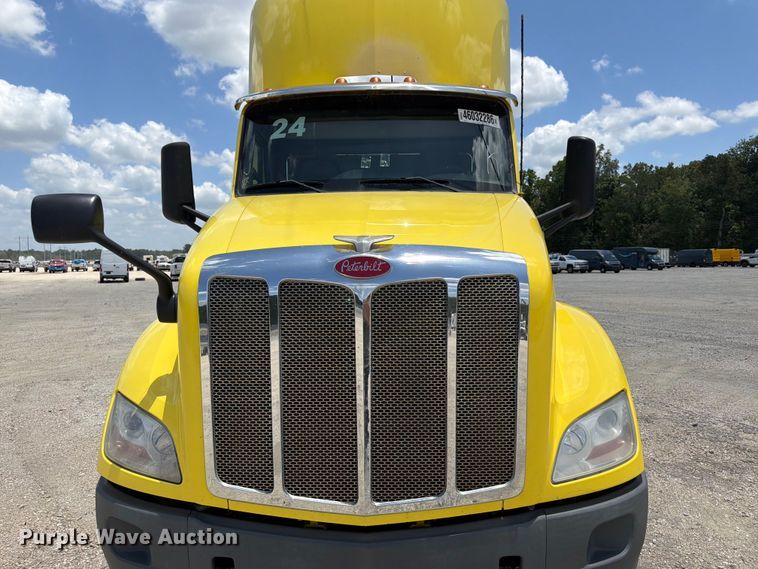 image for item YA4056 2017 Peterbilt 579 semi truck