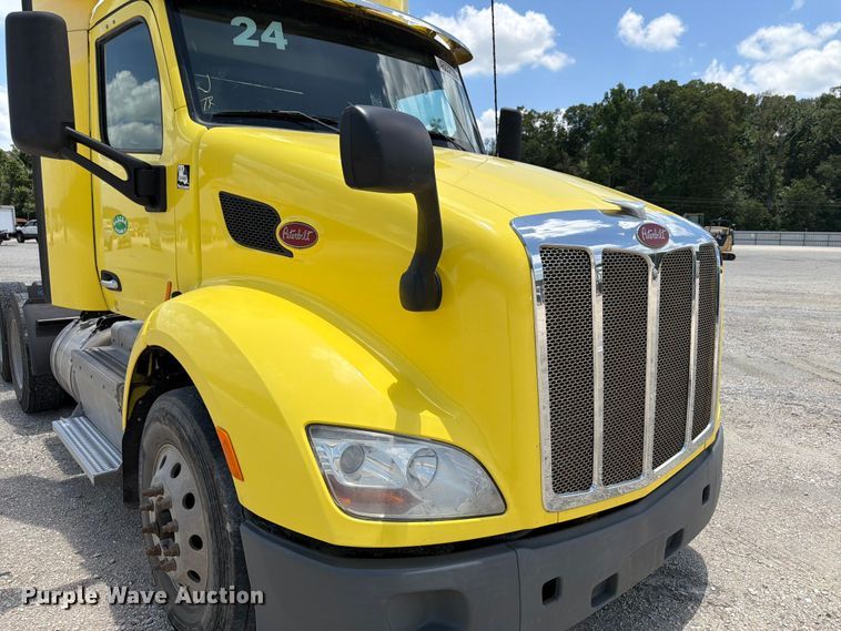 image for item YA4056 2017 Peterbilt 579 semi truck