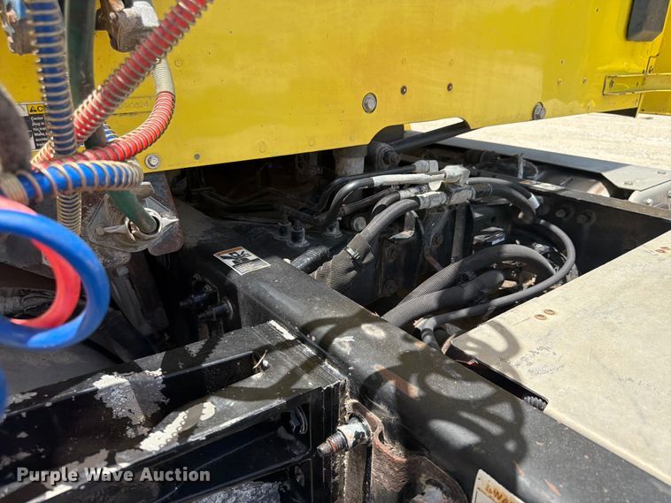 image for item YA4056 2017 Peterbilt 579 semi truck