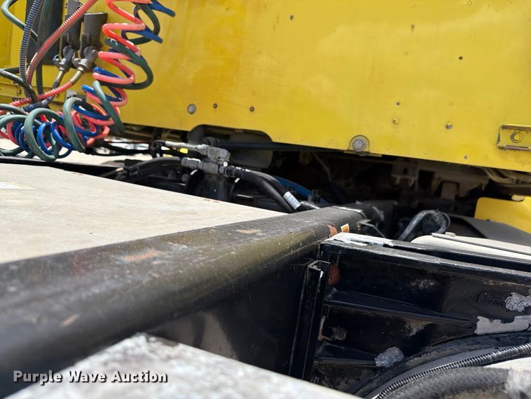 image for item YA4056 2017 Peterbilt 579 semi truck