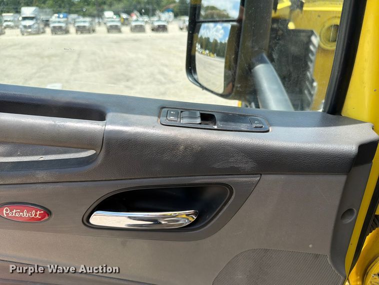 image for item YA4056 2017 Peterbilt 579 semi truck