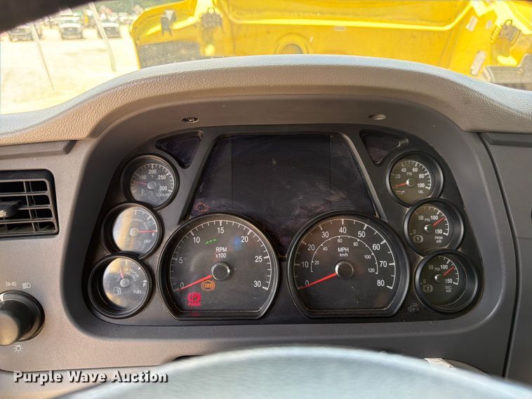image for item YA4056 2017 Peterbilt 579 semi truck