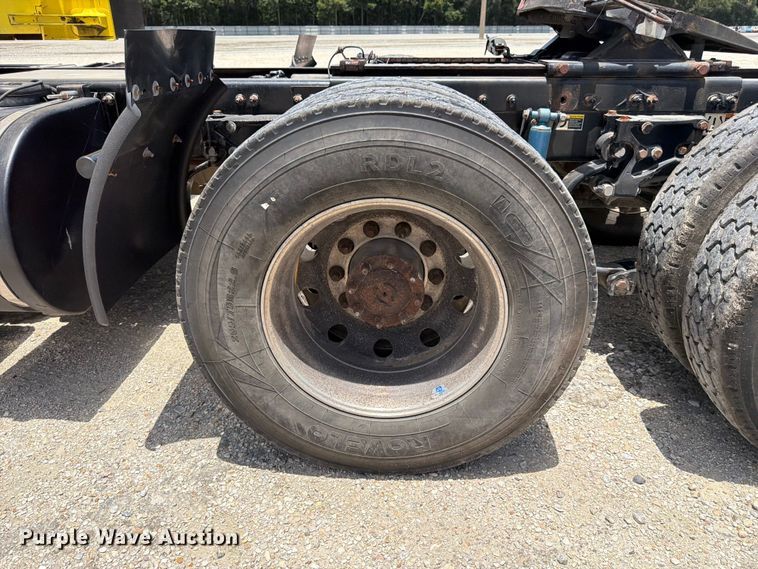 image for item YA4056 2017 Peterbilt 579 semi truck