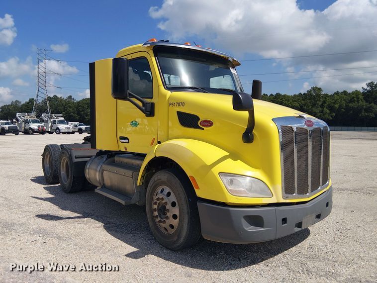 image for item YA4057 2017 Peterbilt 579 semi truck
