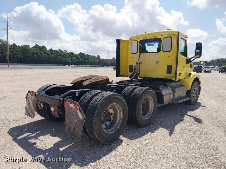 image for item YA4057 2017 Peterbilt 579 semi truck