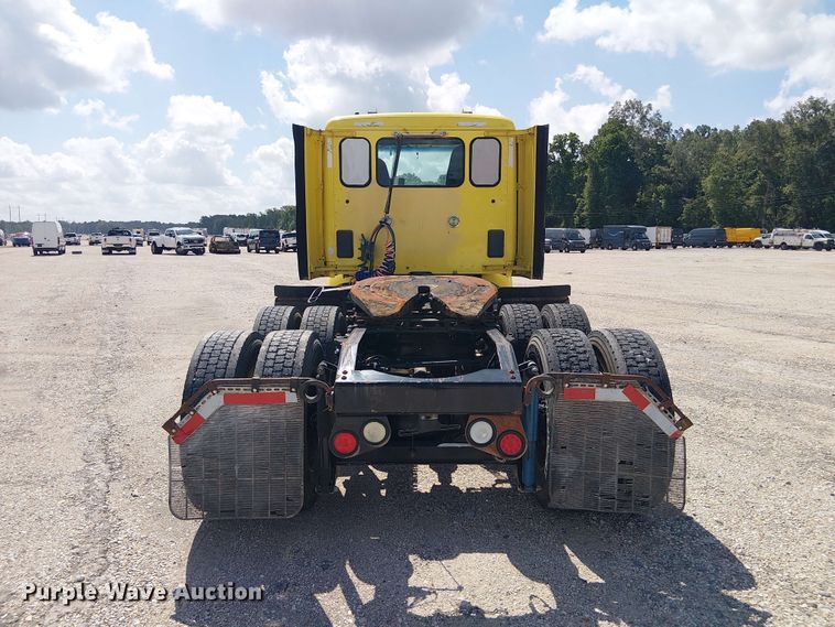 image for item YA4057 2017 Peterbilt 579 semi truck