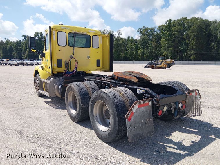 image for item YA4057 2017 Peterbilt 579 semi truck
