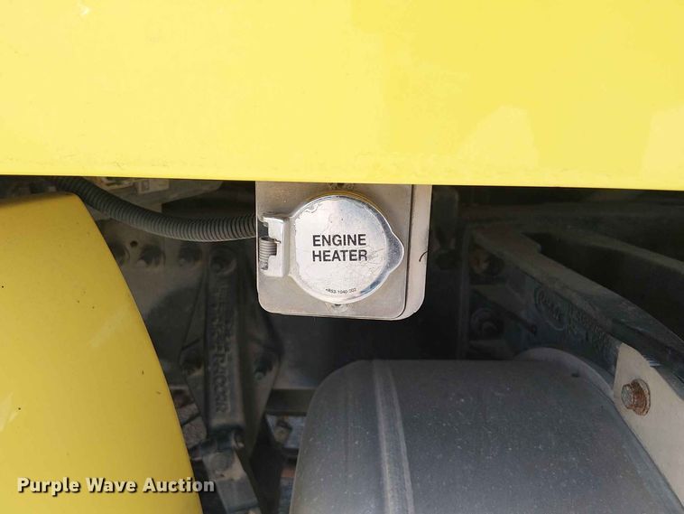 image for item YA4057 2017 Peterbilt 579 semi truck