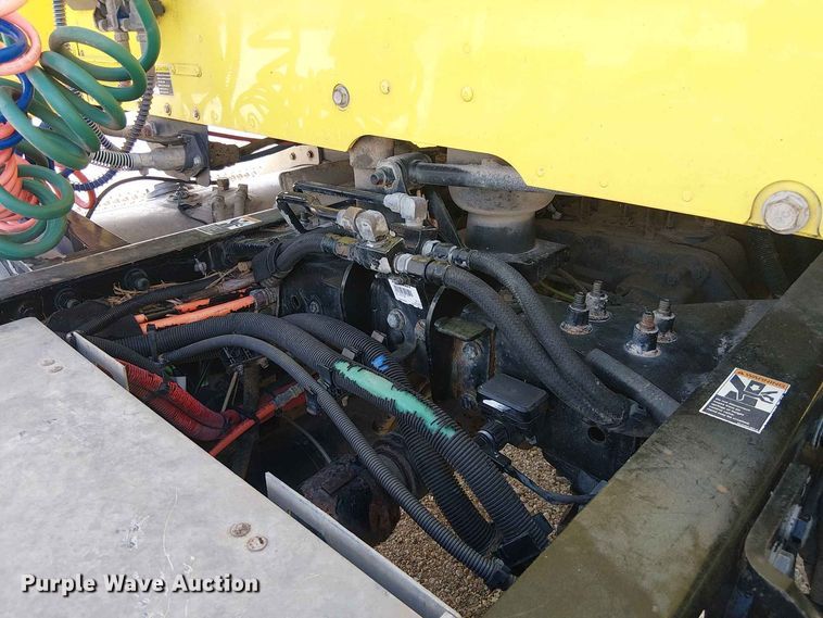 image for item YA4057 2017 Peterbilt 579 semi truck