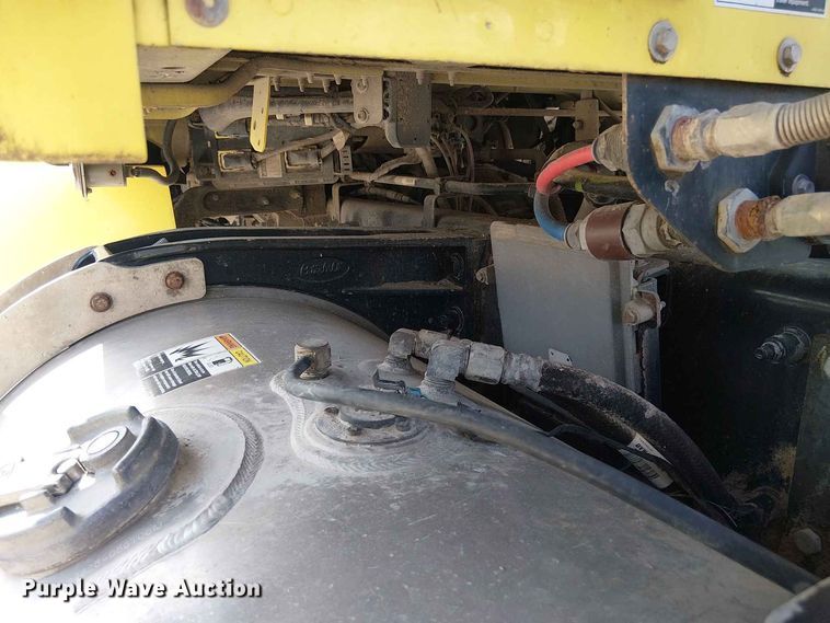 image for item YA4057 2017 Peterbilt 579 semi truck