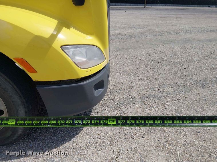 image for item YA4057 2017 Peterbilt 579 semi truck