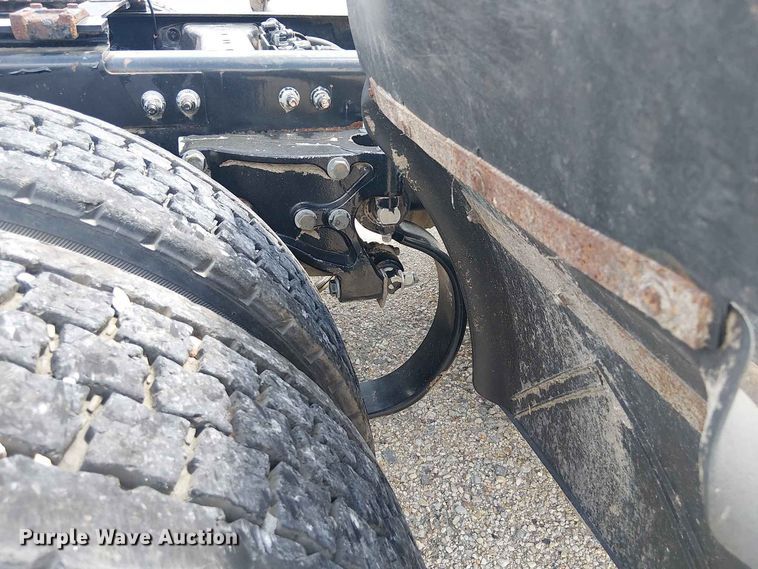 image for item YA4057 2017 Peterbilt 579 semi truck