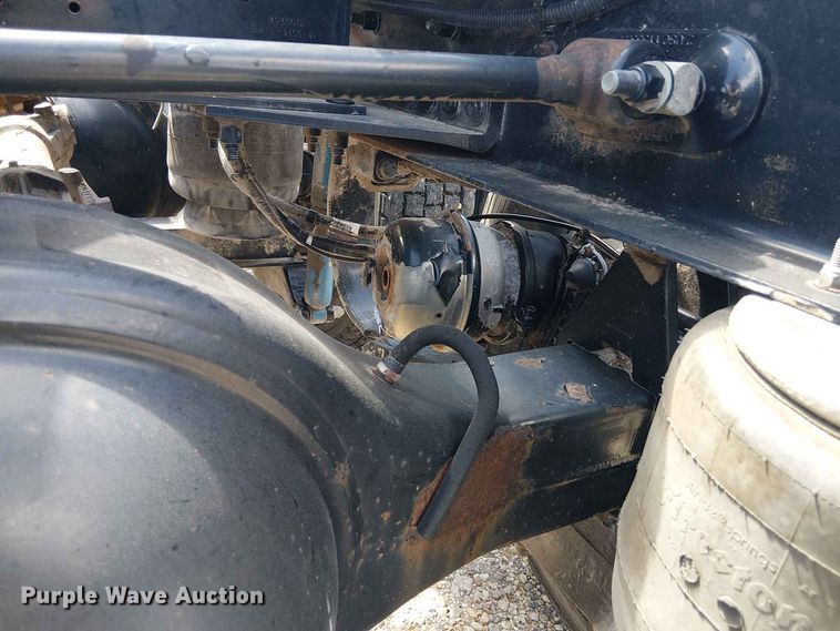 image for item YA4057 2017 Peterbilt 579 semi truck