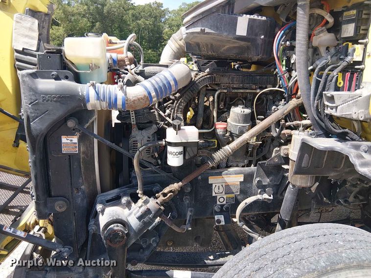 image for item YA4057 2017 Peterbilt 579 semi truck