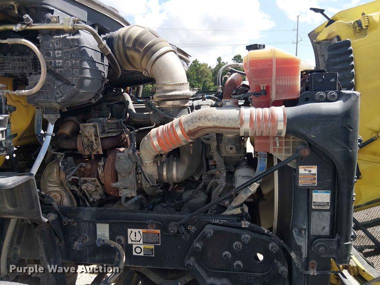 image for item YA4057 2017 Peterbilt 579 semi truck