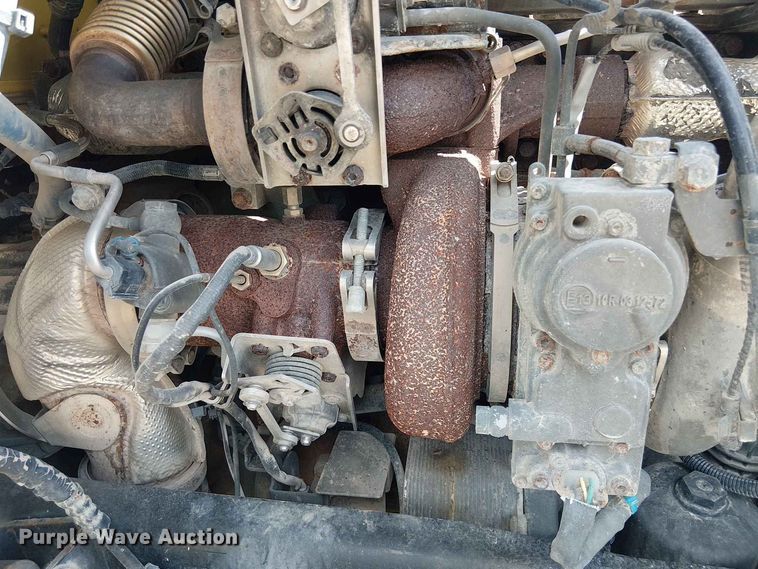 image for item YA4057 2017 Peterbilt 579 semi truck