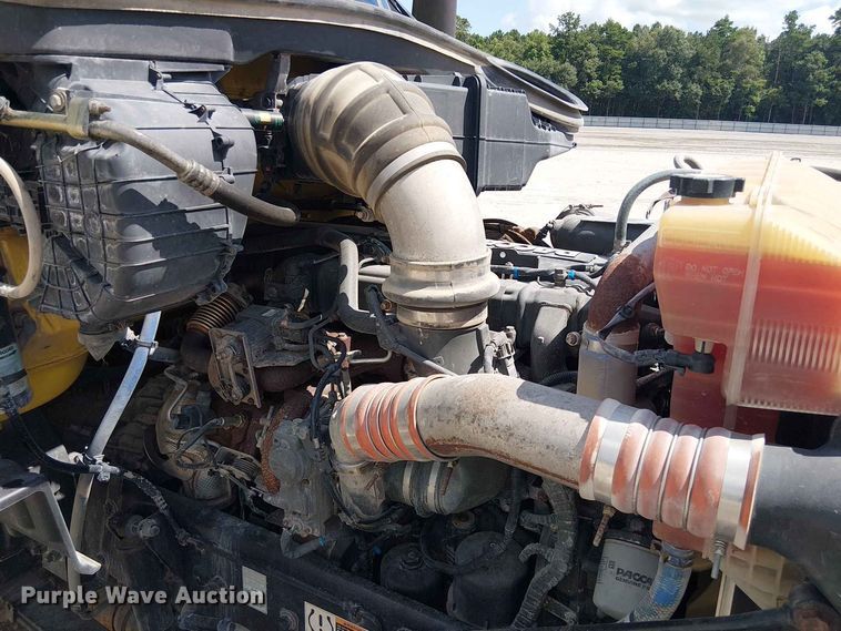 image for item YA4057 2017 Peterbilt 579 semi truck