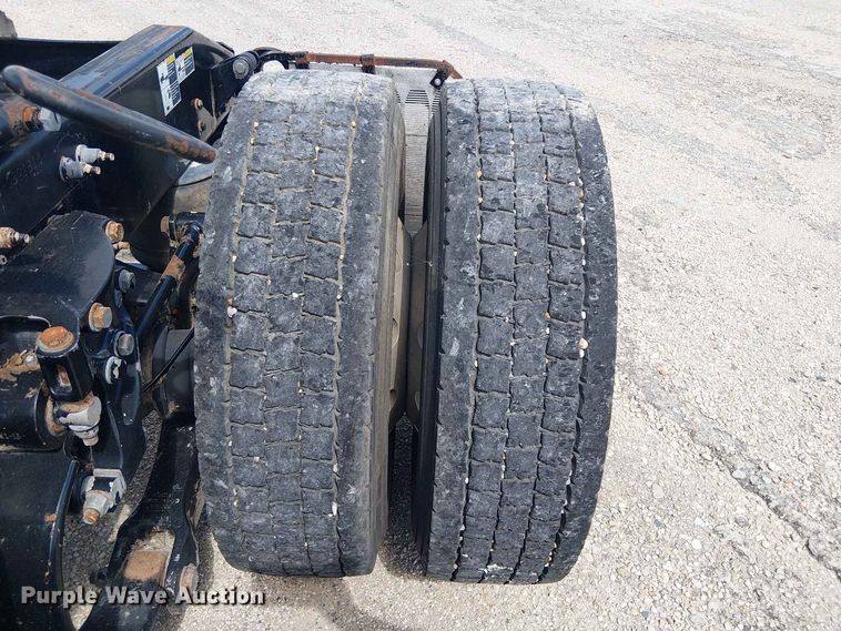 image for item YA4057 2017 Peterbilt 579 semi truck