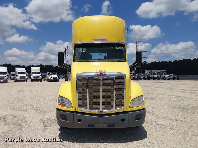 image for item YA4058 2017 Peterbilt 579 semi truck